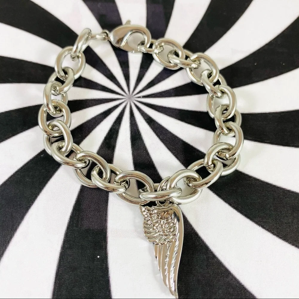 Chunky charm bracelet with little Angel wing